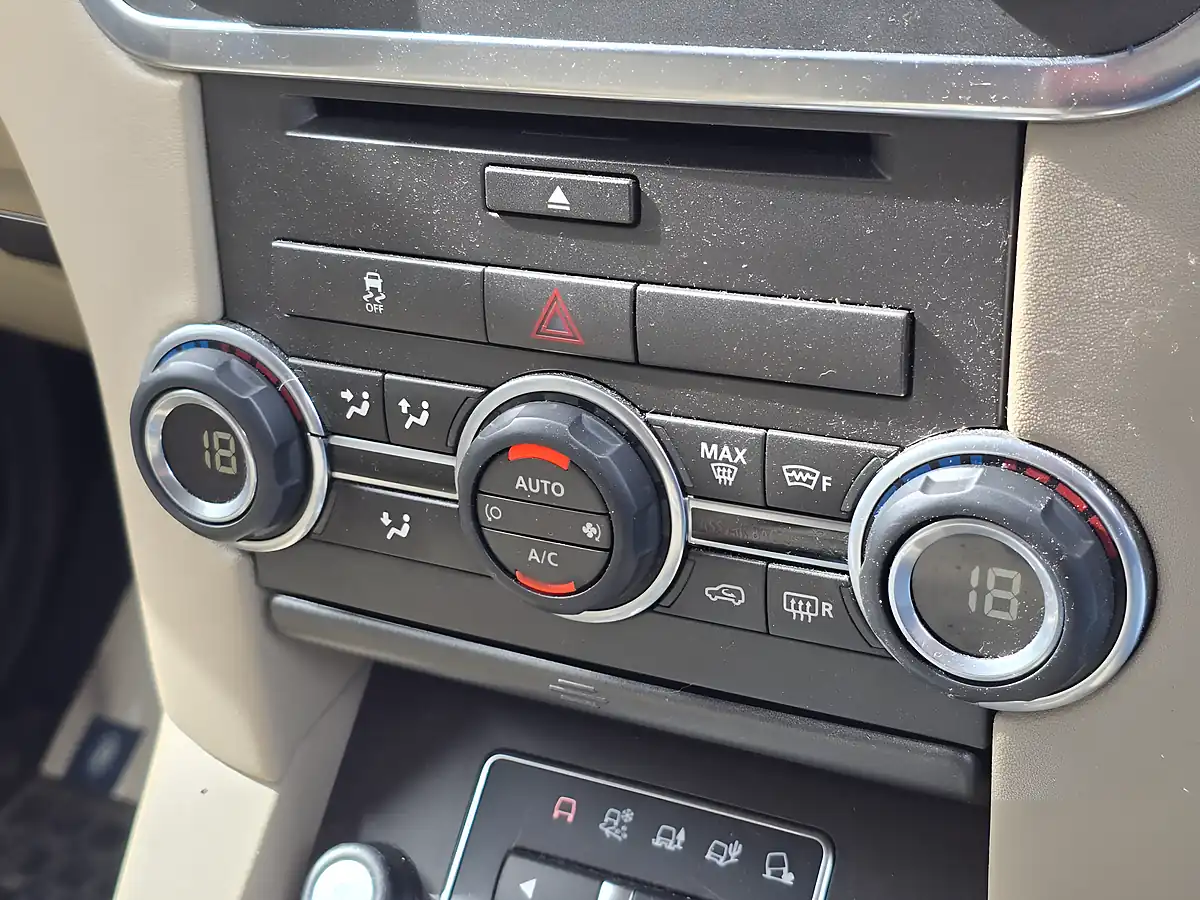 Used 2013 Land Rover Discovery 4 Gs Blue - Interior and Exterior details 11