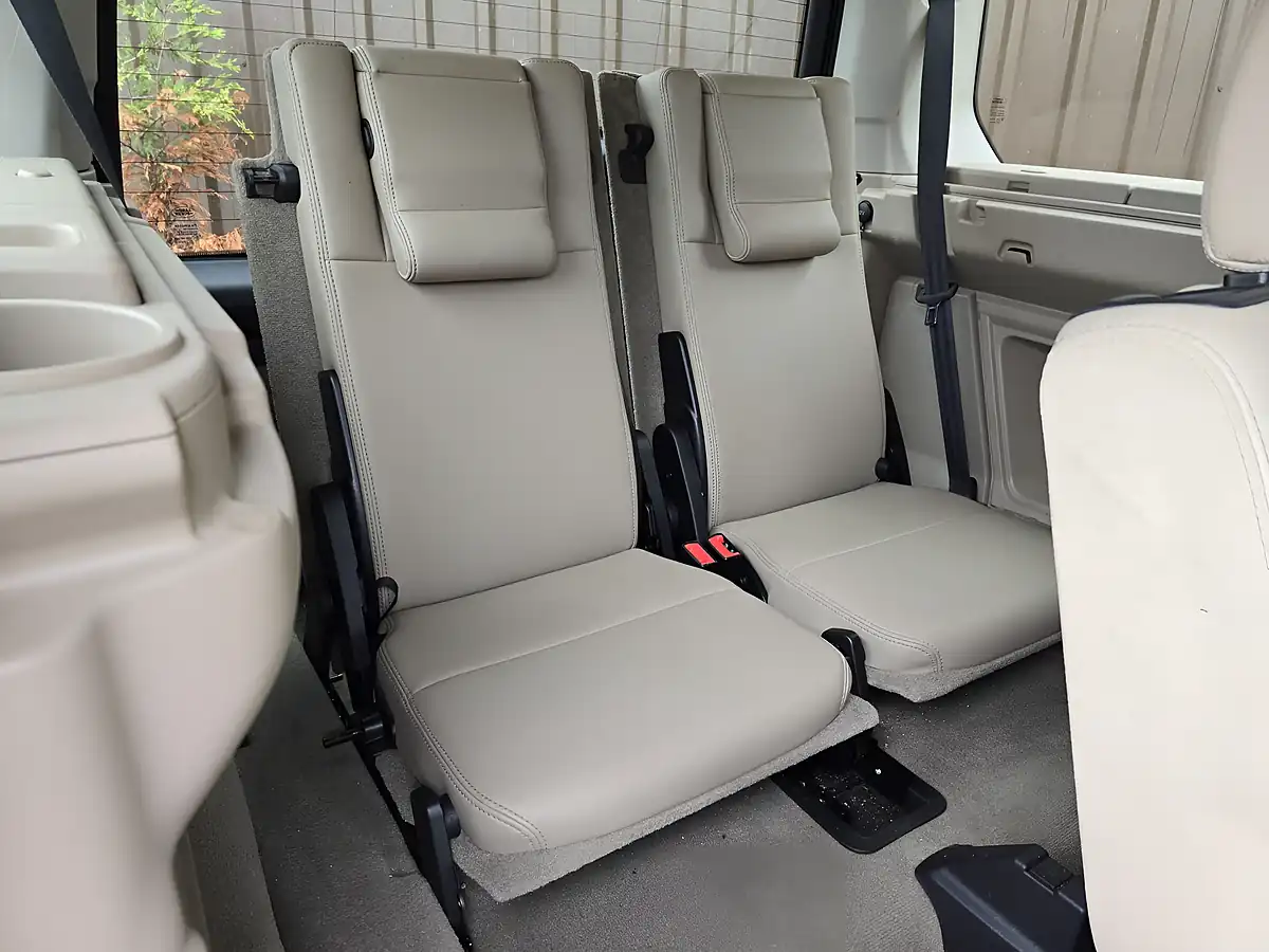 Used 2013 Land Rover Discovery 4 Gs Blue - Interior and Exterior details 16
