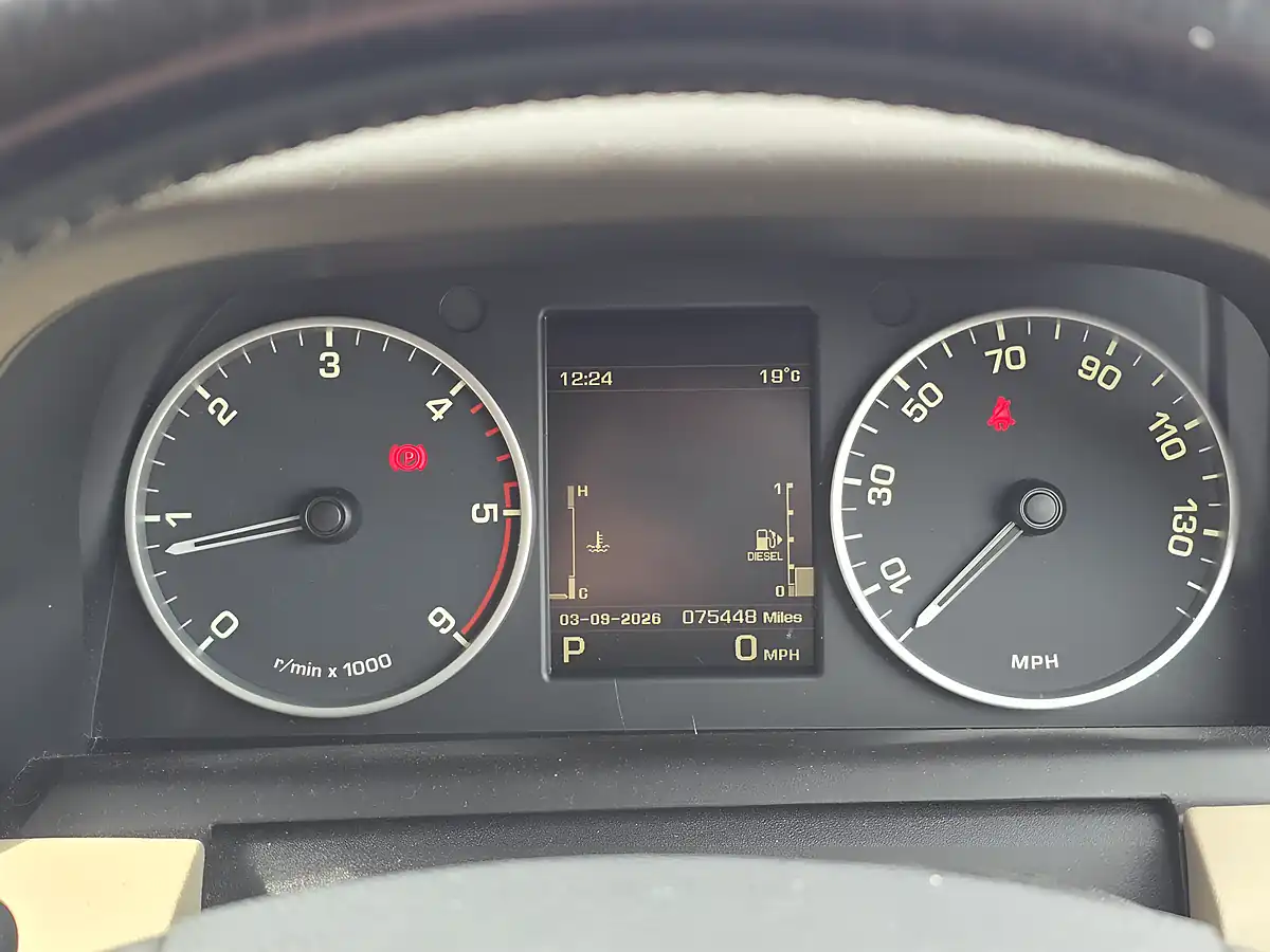 Used 2013 Land Rover Discovery 4 Gs Blue - Interior and Exterior details 9