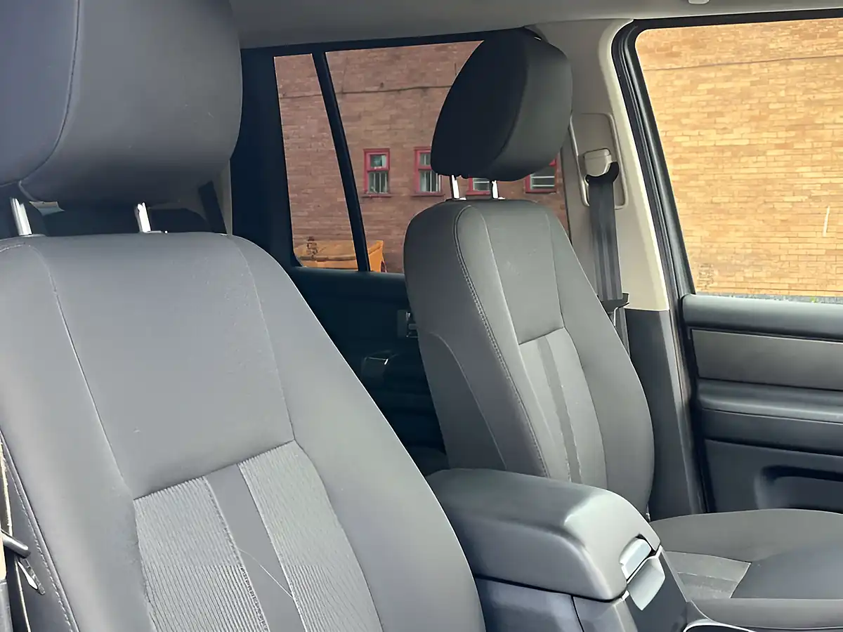 Used 2013 Land Rover Discovery Gs Black - Interior and Exterior details 15