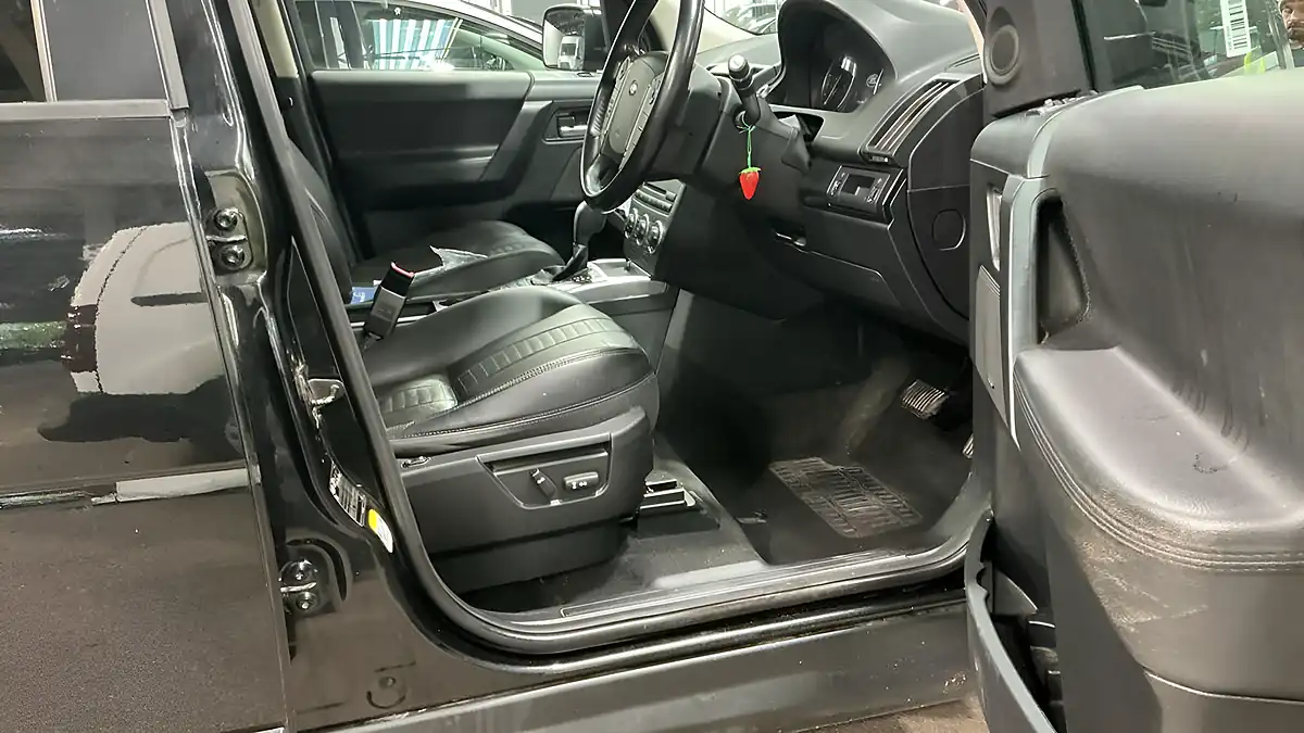Used 2013 Land Rover Freelander 2 Dynamic Black - Interior and Exterior details 10
