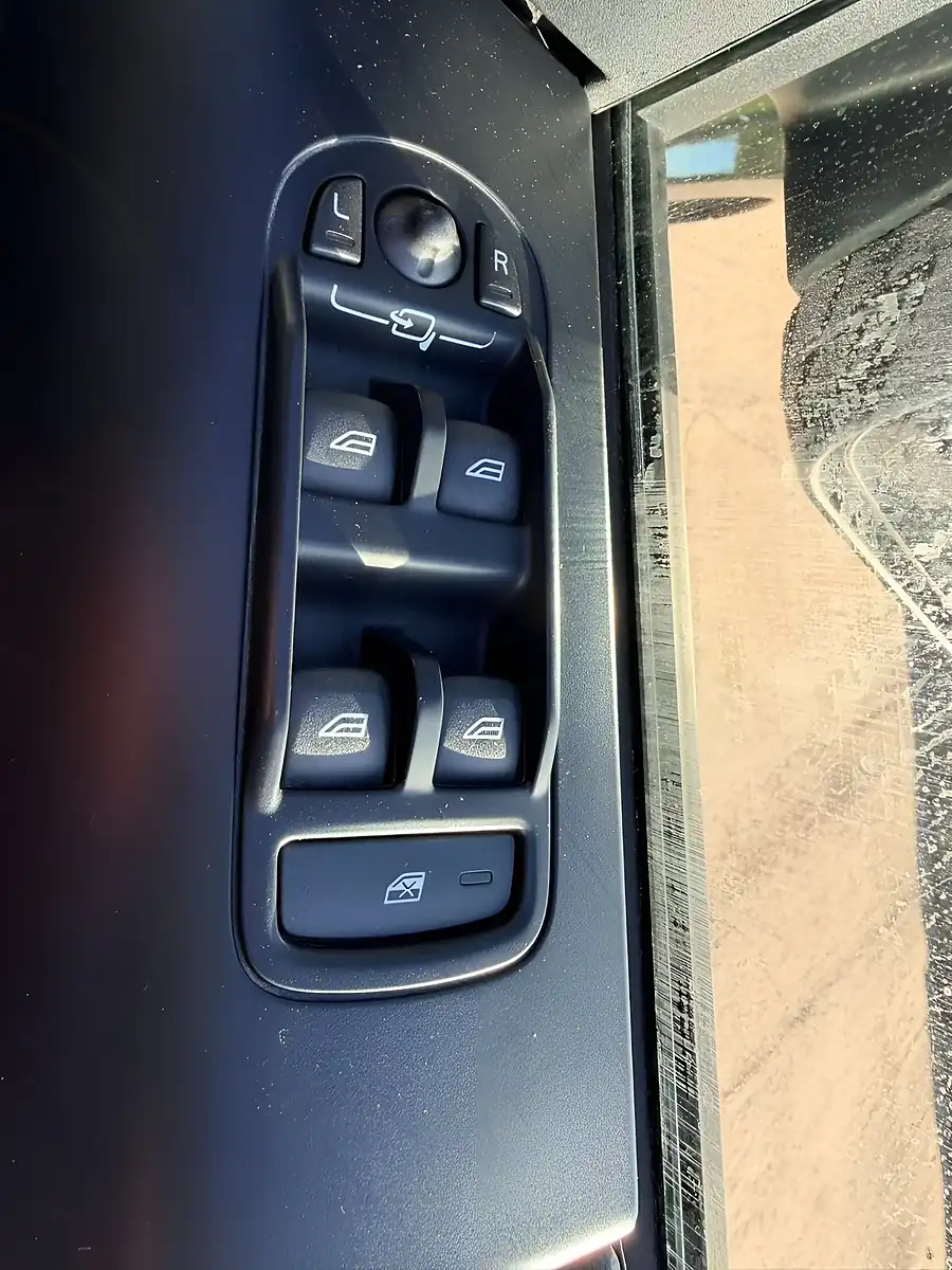 Used 2013 Land Rover Freelander 2 Dynamic Black - Interior and Exterior details 17