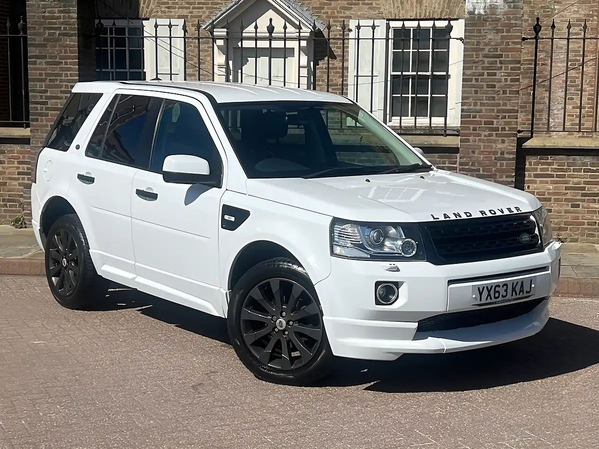 Used 2013 Land Rover Freelander 2 Dynamic White - Front View