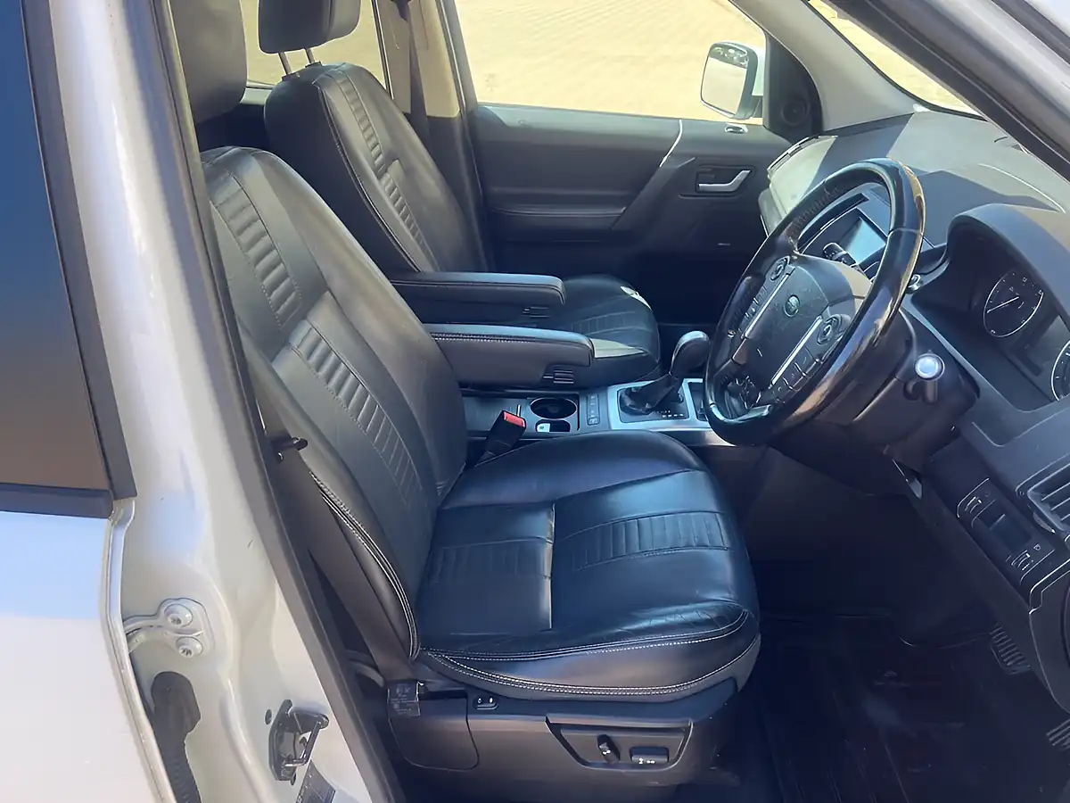 Used 2013 Land Rover Freelander 2 Dynamic White - Interior and Exterior details 17