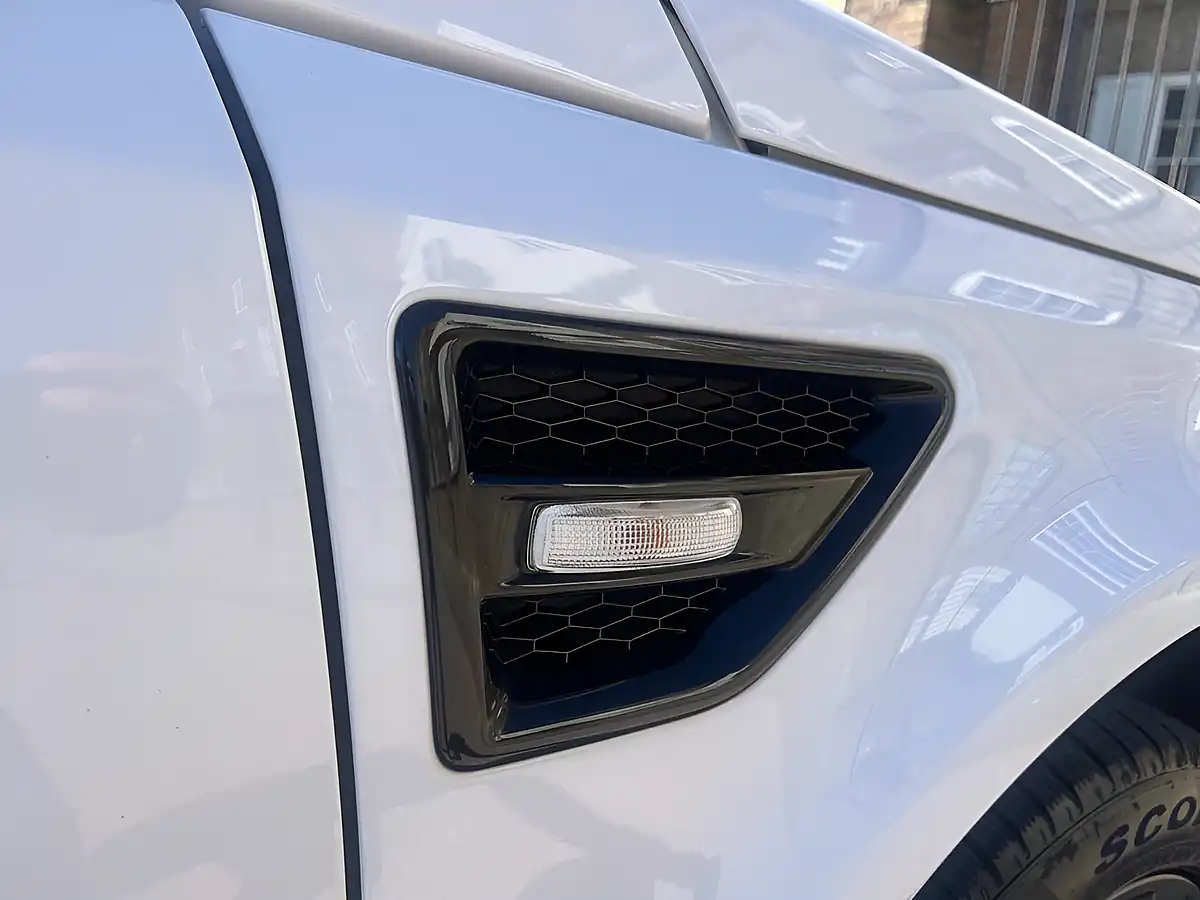 Used 2013 Land Rover Freelander 2 Dynamic White - Interior and Exterior details 5