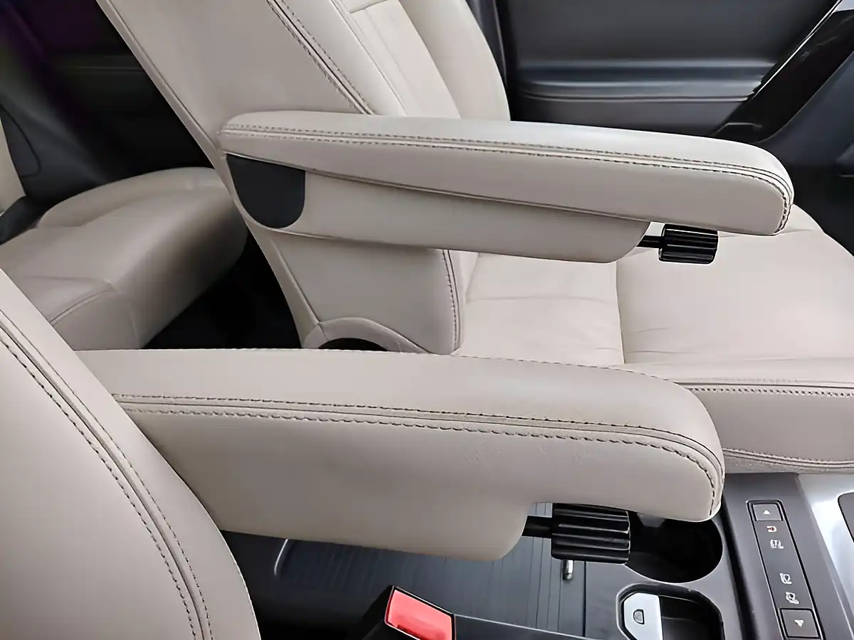 Used 2013 Land Rover Freelander 2 Hse Lux Red - Interior and Exterior details 12