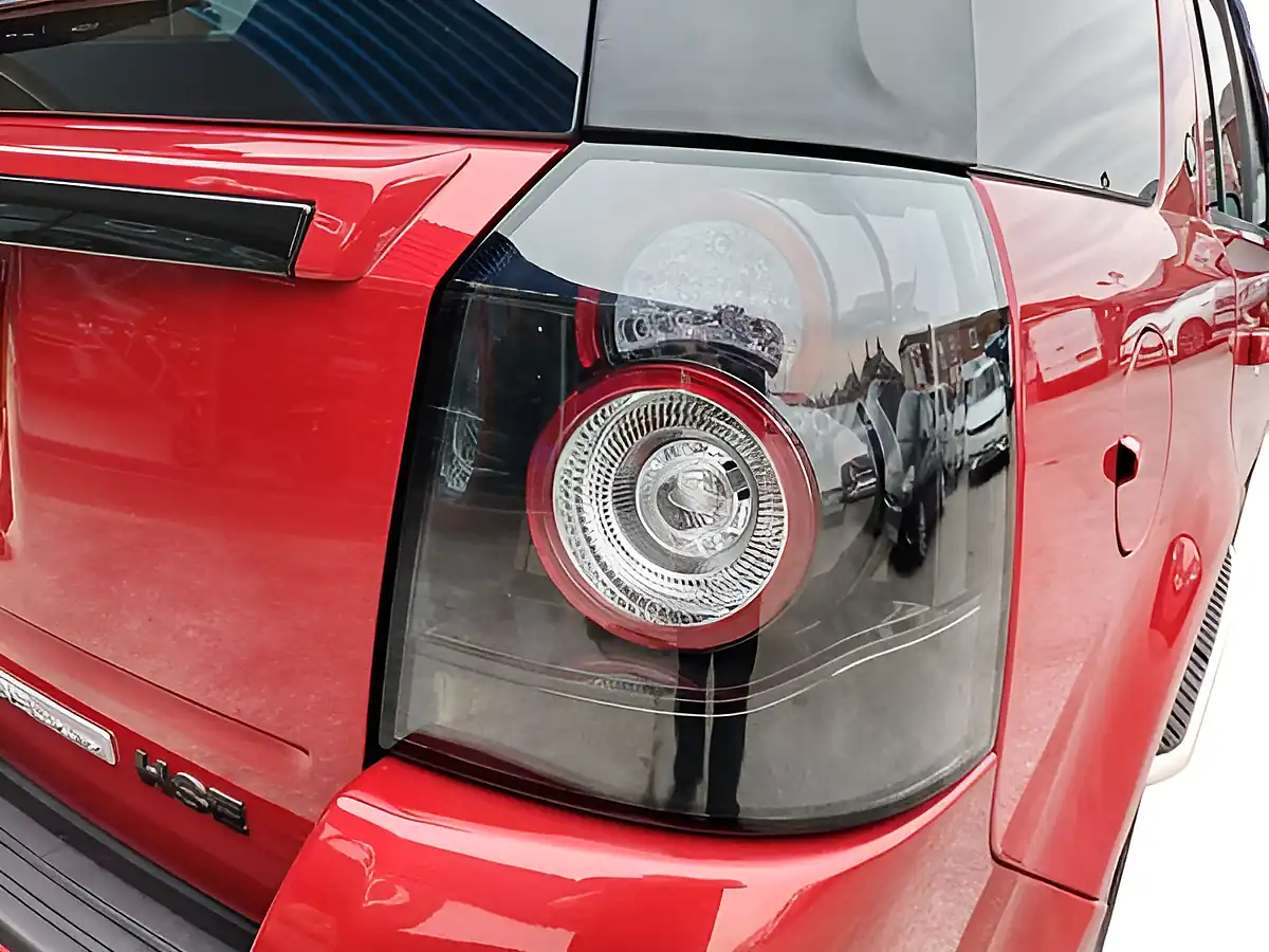 Used 2013 Land Rover Freelander 2 Hse Lux Red - Interior and Exterior details 9