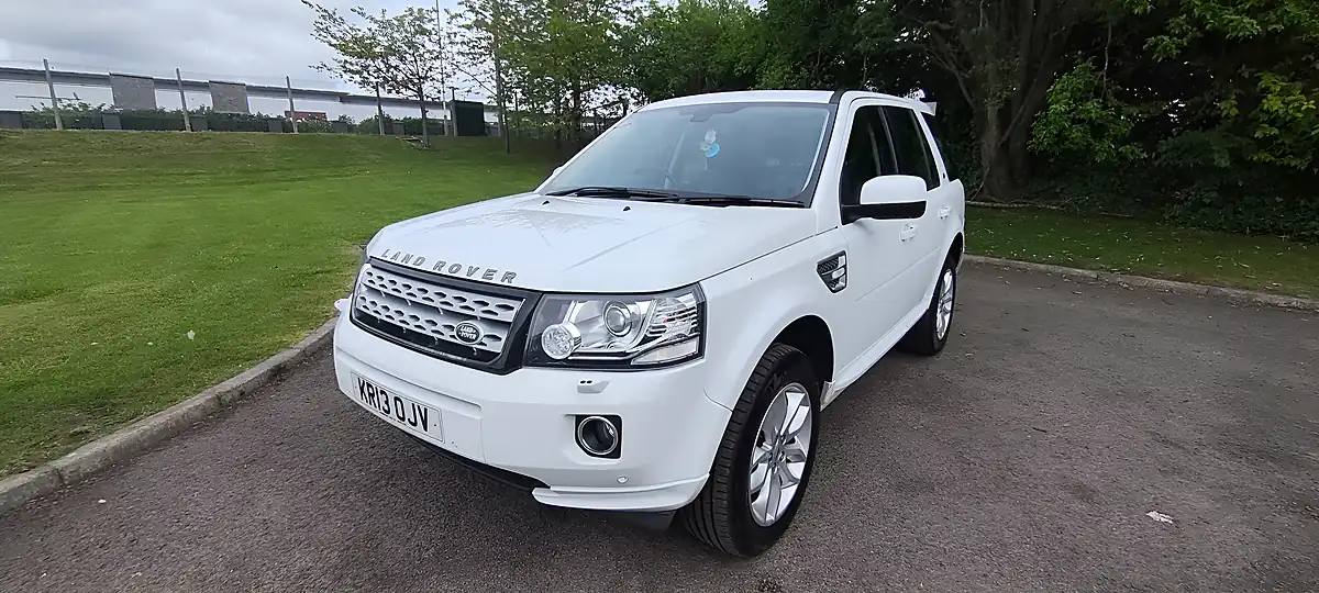 Used 2013 Land Rover Freelander 2 Hse White - Front View
