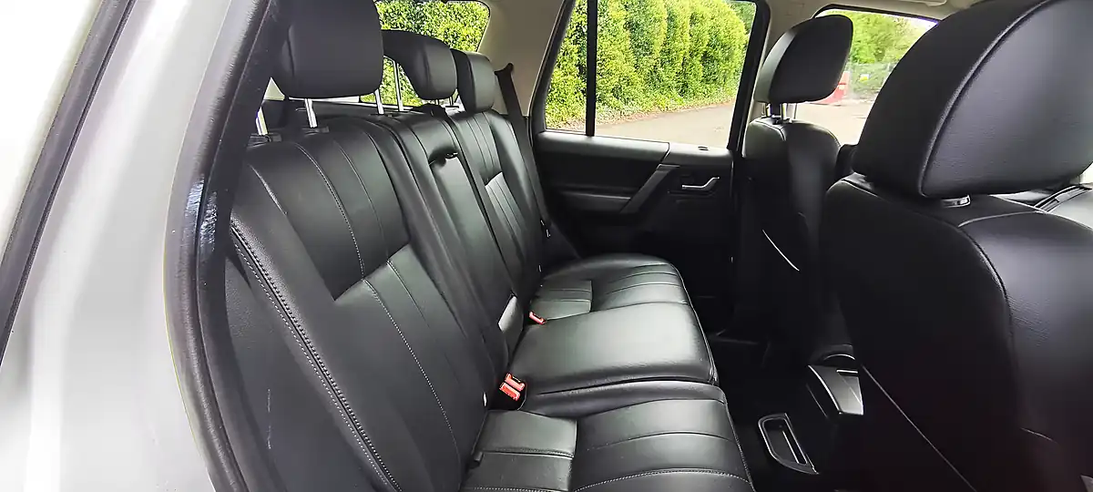 Used 2013 Land Rover Freelander 2 Hse White - Interior and Exterior details 14