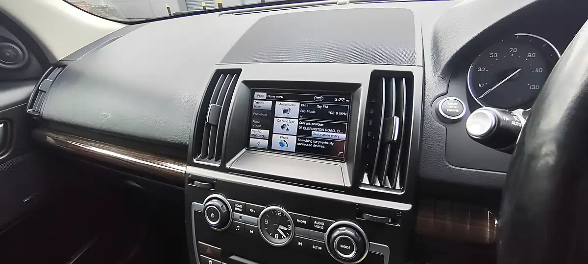 Used 2013 Land Rover Freelander 2 Hse White - Interior and Exterior details 18