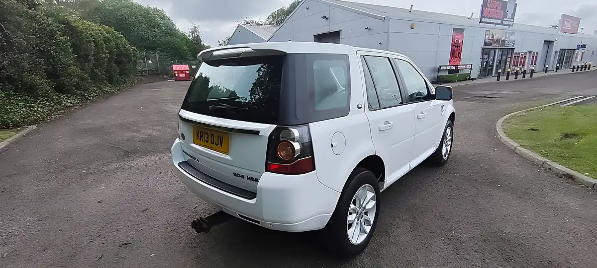 Used 2013 Land Rover Freelander 2 Hse White - Interior and Exterior details 5