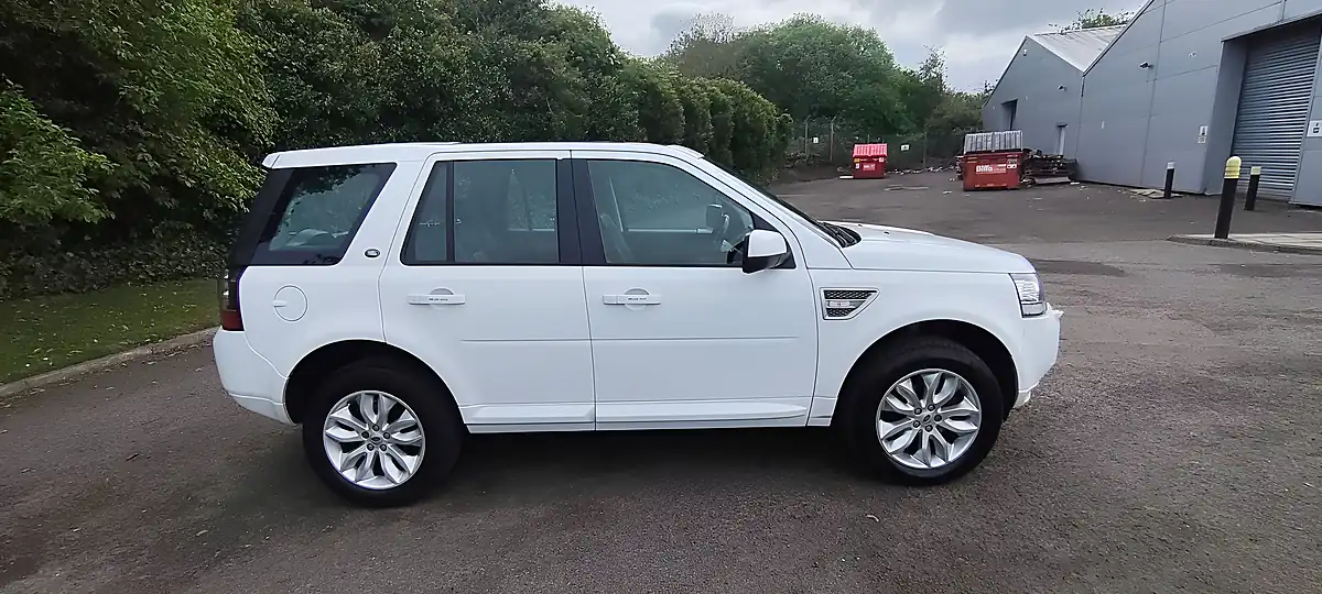 Used 2013 Land Rover Freelander 2 Hse White - Interior and Exterior details 6