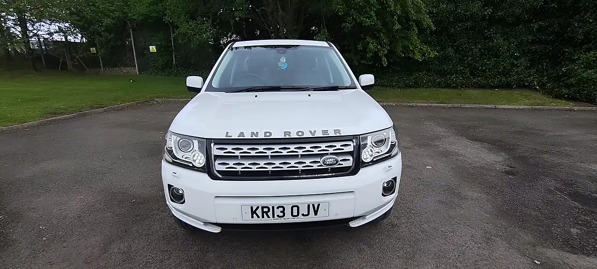 Used 2013 Land Rover Freelander 2 Hse White - Interior and Exterior details 8