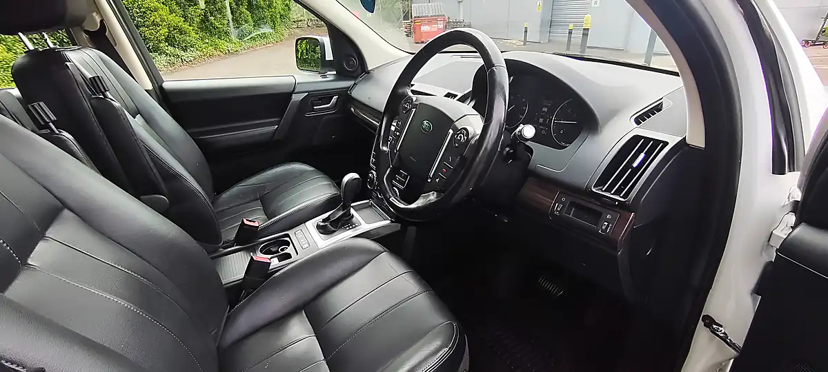Used 2013 Land Rover Freelander 2 Hse White - Interior and Exterior details 9