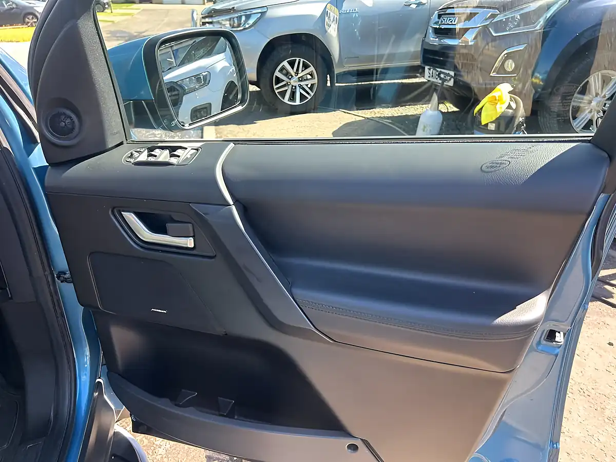 Used 2013 Land Rover Freelander 2 Xs Blue - Interior and Exterior details 12