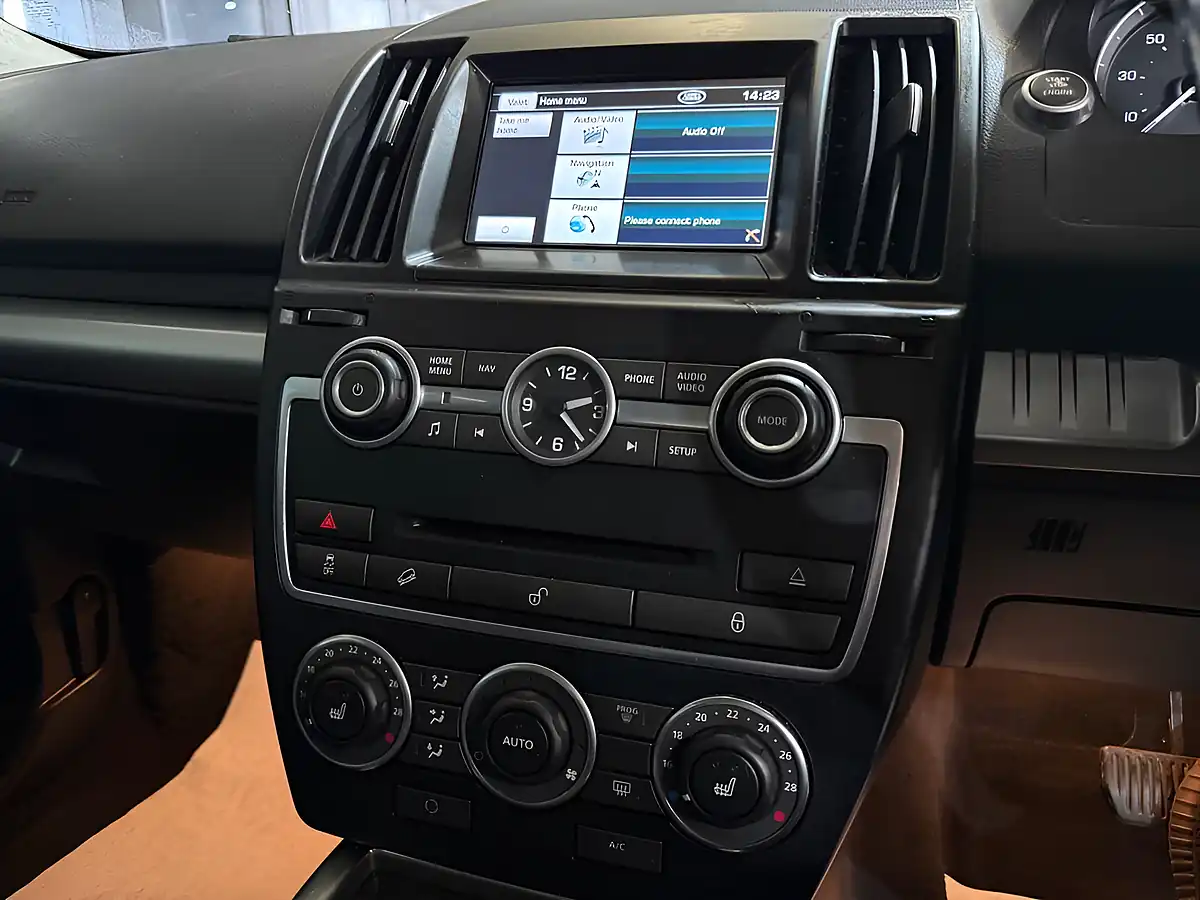 Used 2013 Land Rover Freelander 2 Xs Green - Interior and Exterior details 11