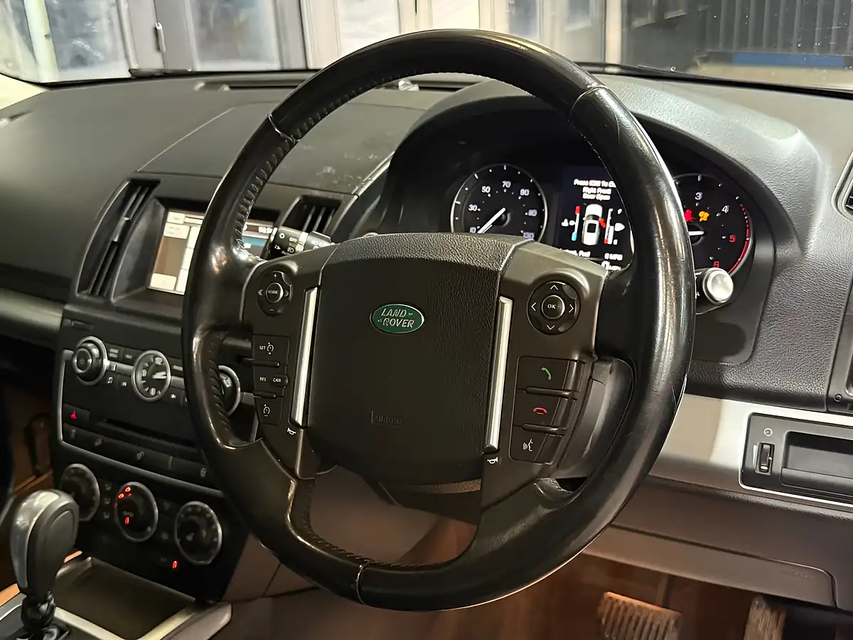 Used 2013 Land Rover Freelander 2 Xs Green - Interior and Exterior details 9