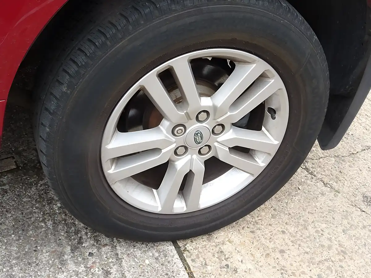 Used 2013 Land Rover Freelander 2 Xs Red - Interior and Exterior details 17