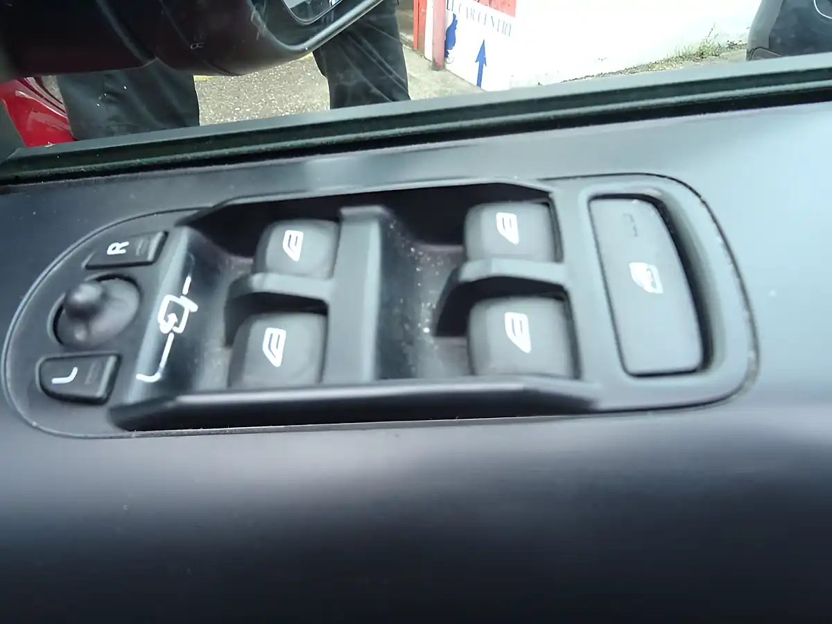 Used 2013 Land Rover Freelander 2 Xs Red - Interior and Exterior details 19