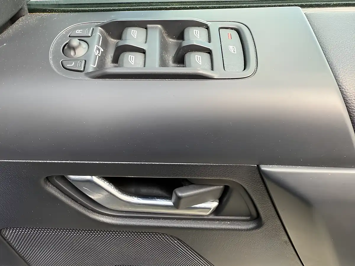 Used 2013 Land Rover Freelander 2 Xs White - Interior and Exterior details 14