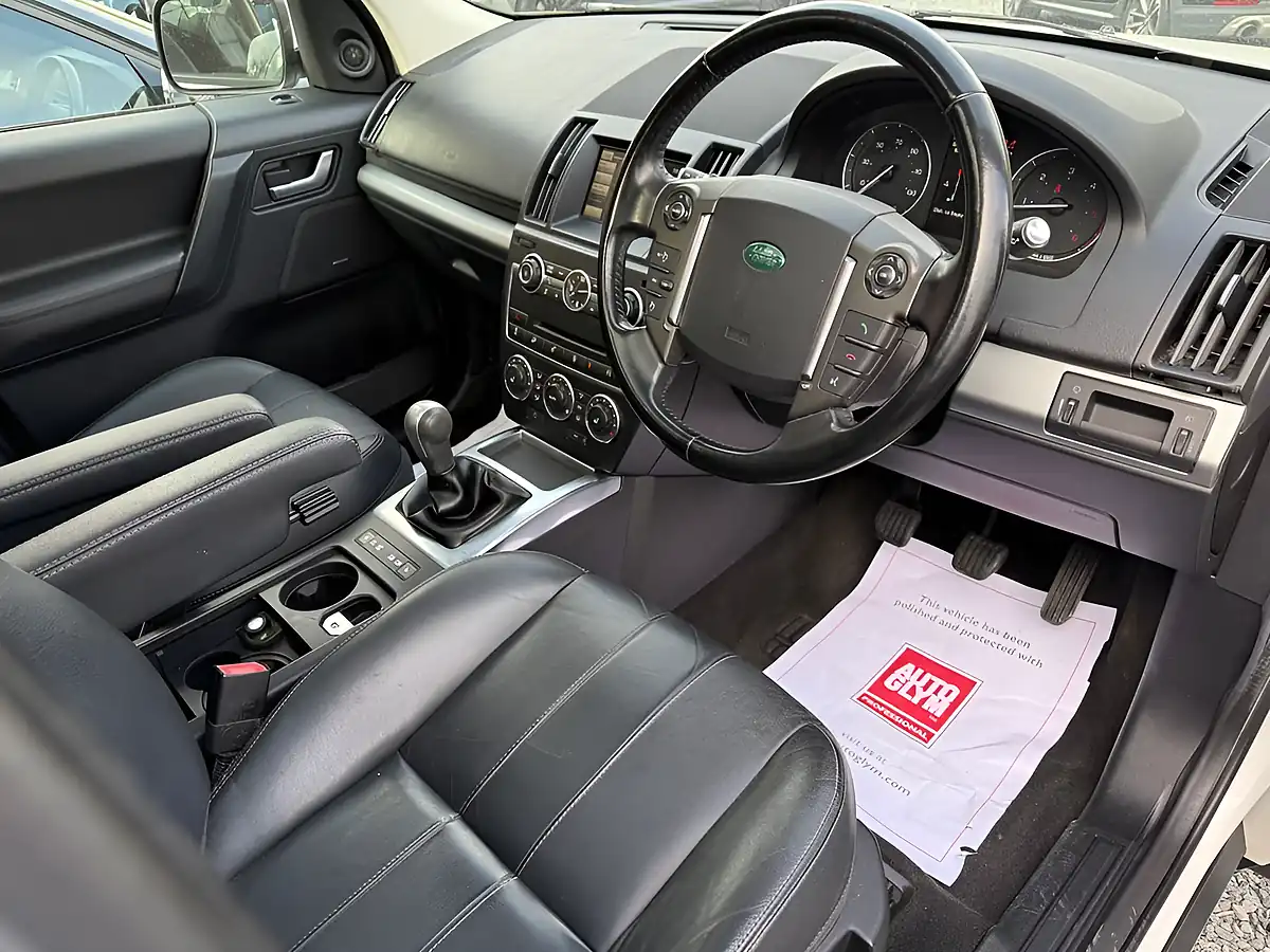 Used 2013 Land Rover Freelander 2 Xs White - Interior and Exterior details 7