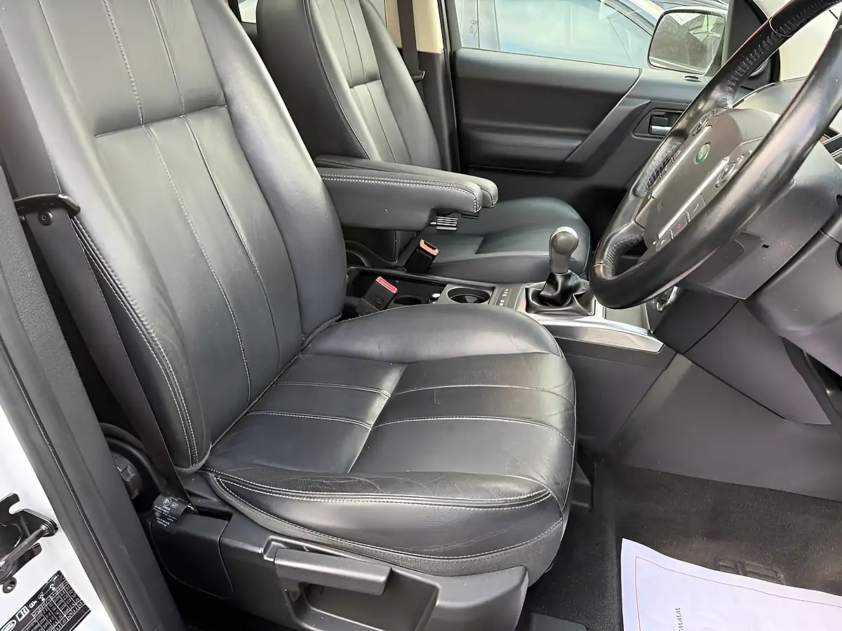 Used 2013 Land Rover Freelander 2 Xs White - Interior and Exterior details 9