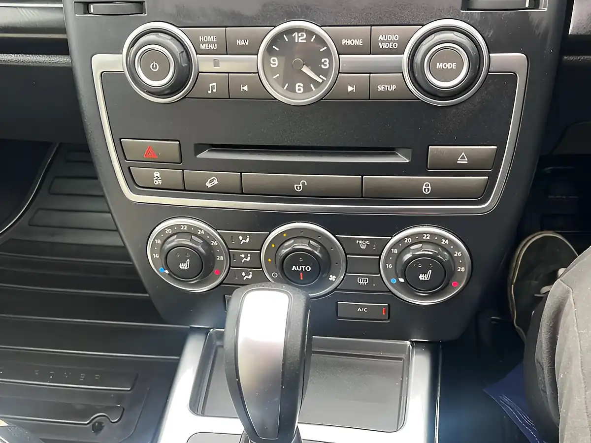Used 2013 Land Rover Freelander Dynamic Santorini Black - Interior and Exterior details 10