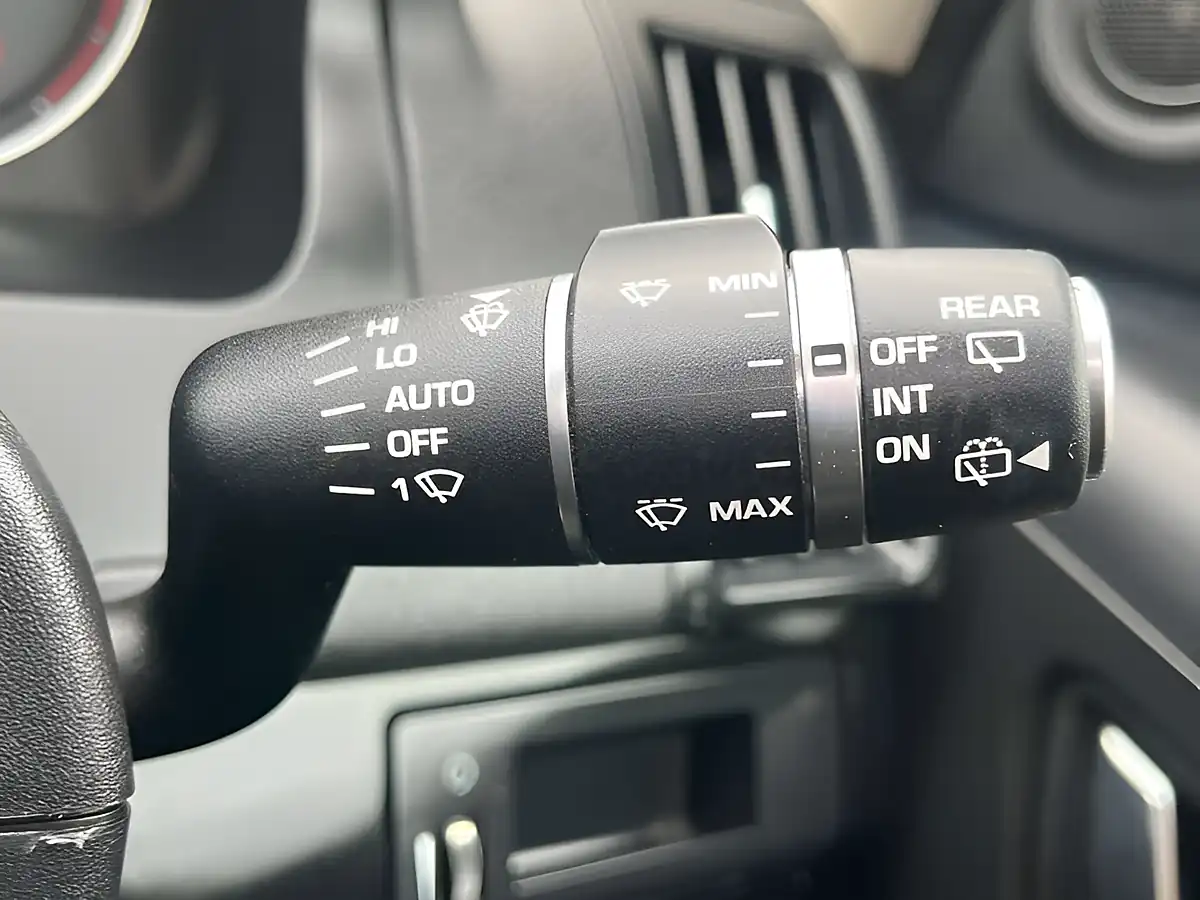 Used 2013 Land Rover Freelander Dynamic Santorini Black - Interior and Exterior details 12