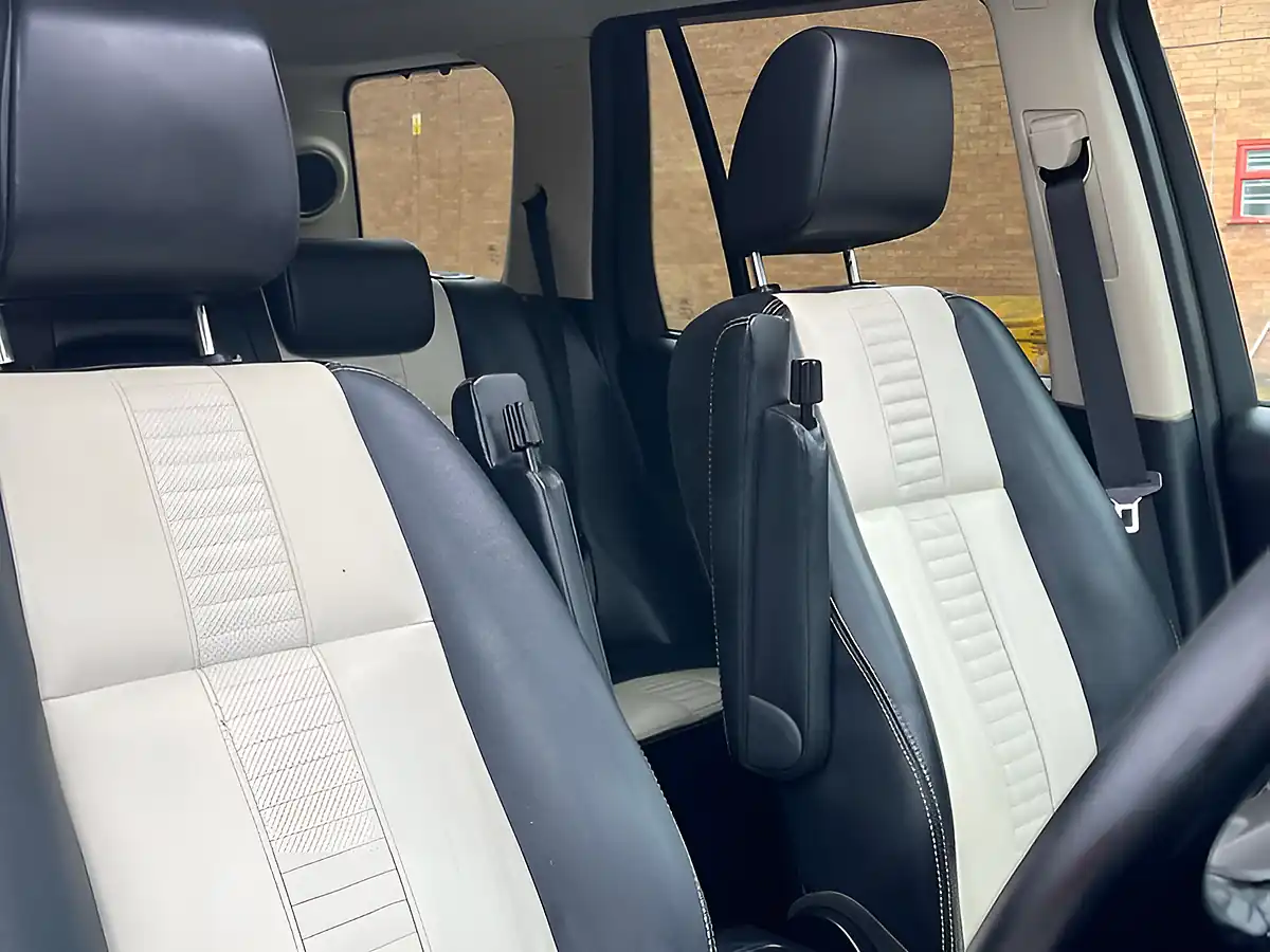 Used 2013 Land Rover Freelander Dynamic Santorini Black - Interior and Exterior details 13