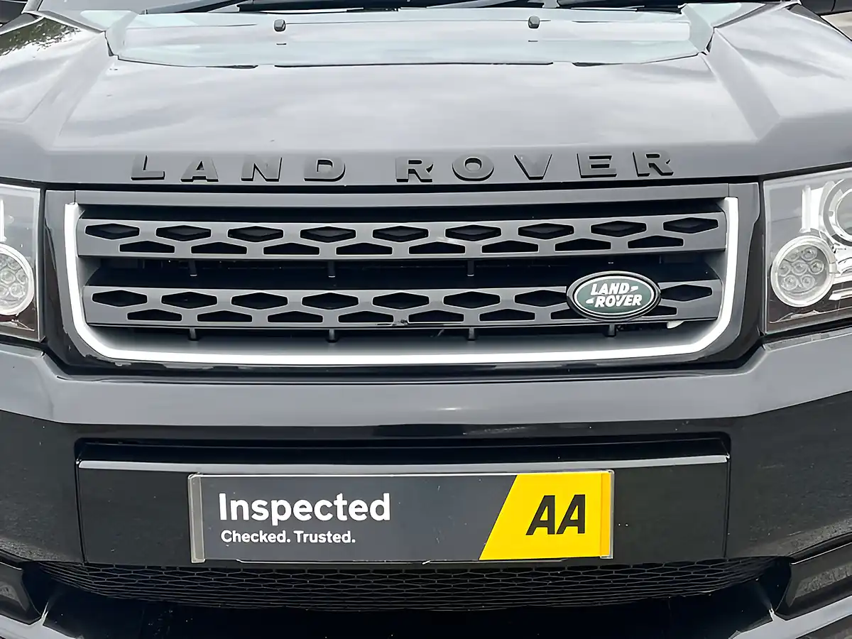 Used 2013 Land Rover Freelander Dynamic Santorini Black - Interior and Exterior details 18
