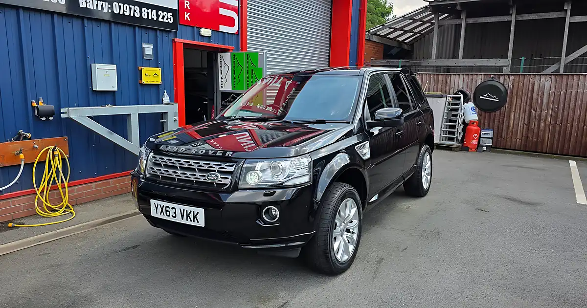 Used 2013 Land Rover Freelander Xs Black - Front View