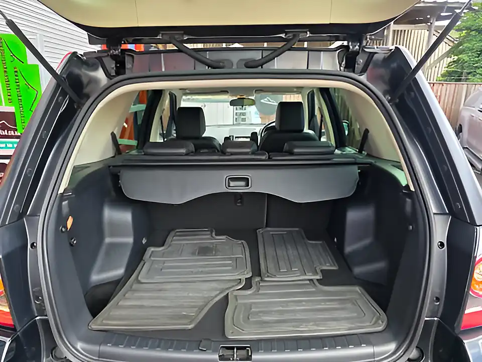 Used 2013 Land Rover Freelander Xs Black - Interior and Exterior details 14
