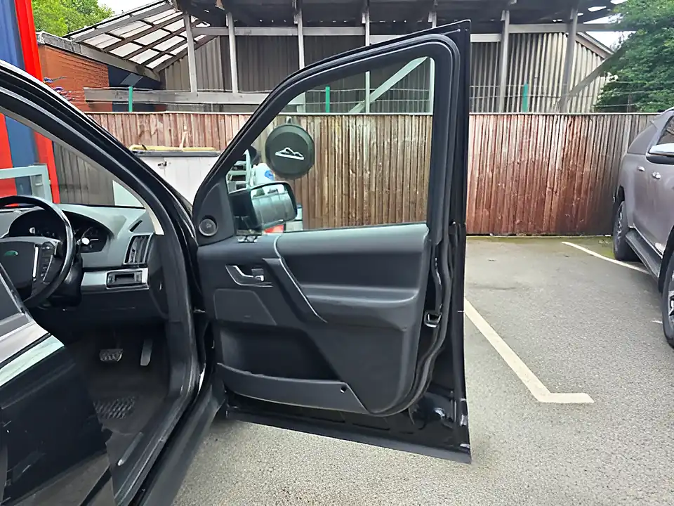 Used 2013 Land Rover Freelander Xs Black - Interior and Exterior details 16