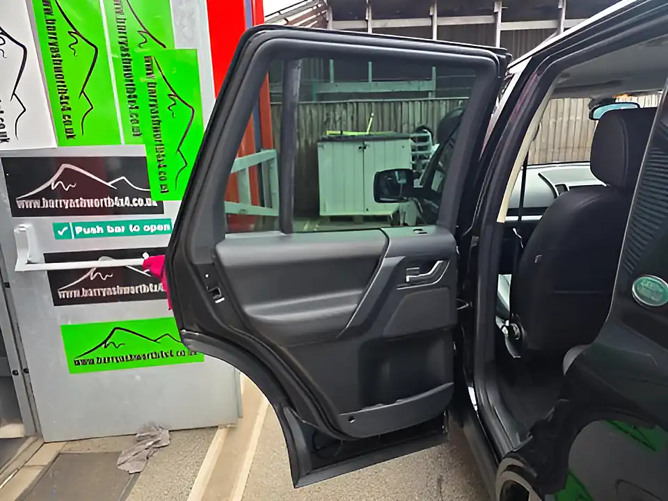 Used 2013 Land Rover Freelander Xs Black - Interior and Exterior details 18