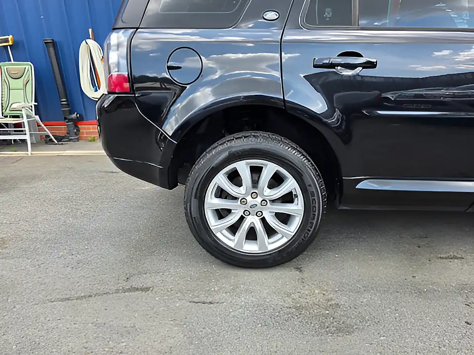 Used 2013 Land Rover Freelander Xs Black - Interior and Exterior details 9