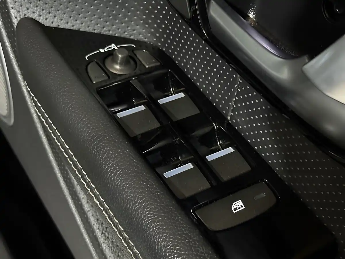 Used 2013 Land Rover Range Rover Evoque Dynamic Black - Interior and Exterior details 15
