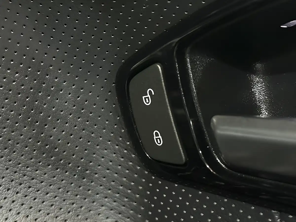 Used 2013 Land Rover Range Rover Evoque Dynamic Black - Interior and Exterior details 16