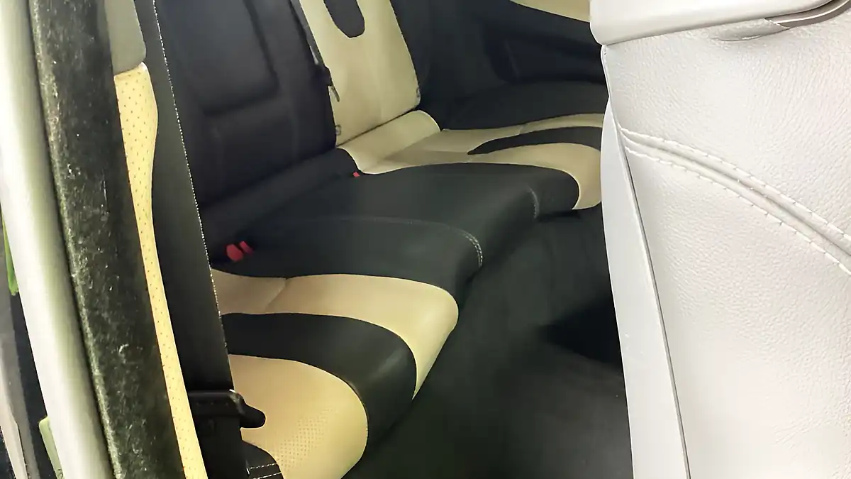 Used 2013 Land Rover Range Rover Evoque Dynamic Black - Interior and Exterior details 10