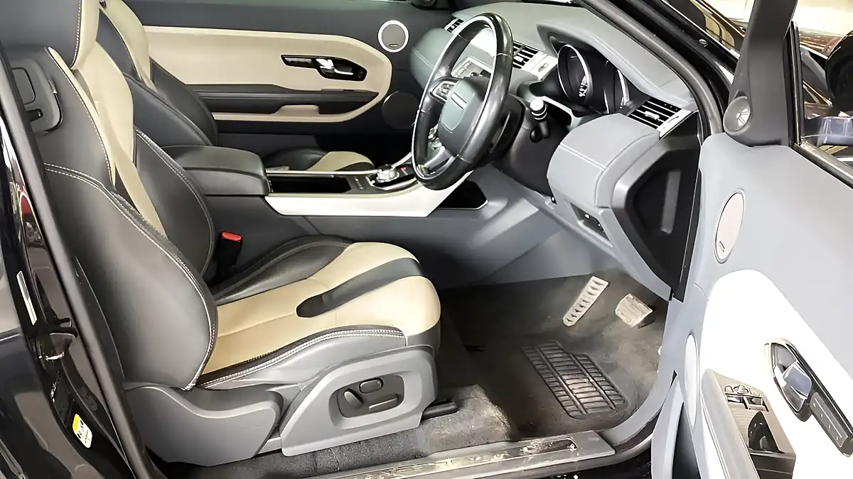 Used 2013 Land Rover Range Rover Evoque Dynamic Black - Interior and Exterior details 9