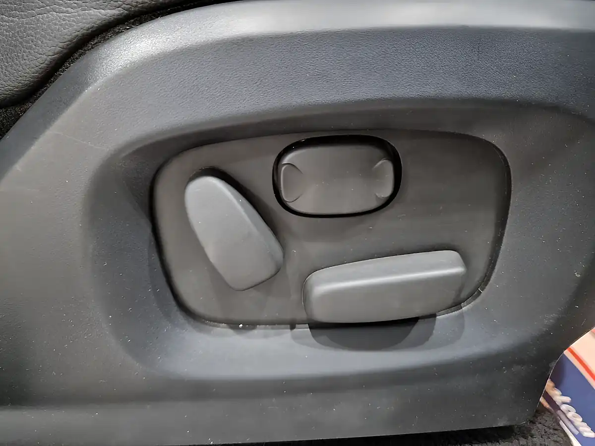 Used 2013 Land Rover Range Rover Evoque Dynamic Lux Orkney Grey - Interior and Exterior details 12
