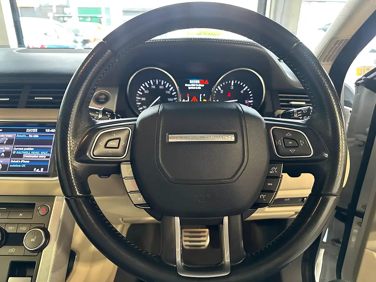 Used 2013 Land Rover Range Rover Evoque Dynamic White - Interior and Exterior details 16