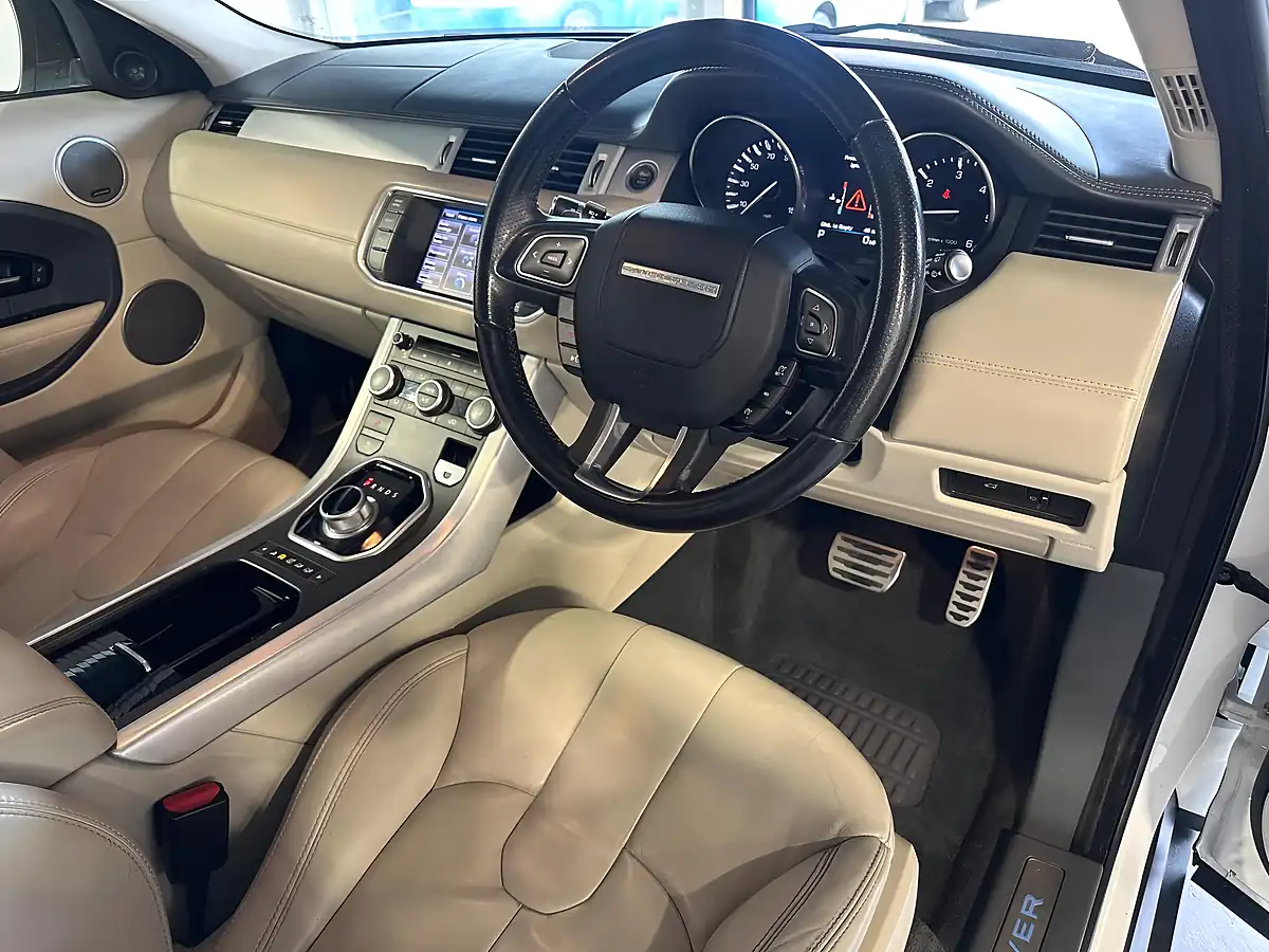 Used 2013 Land Rover Range Rover Evoque Dynamic White - Interior and Exterior details 9
