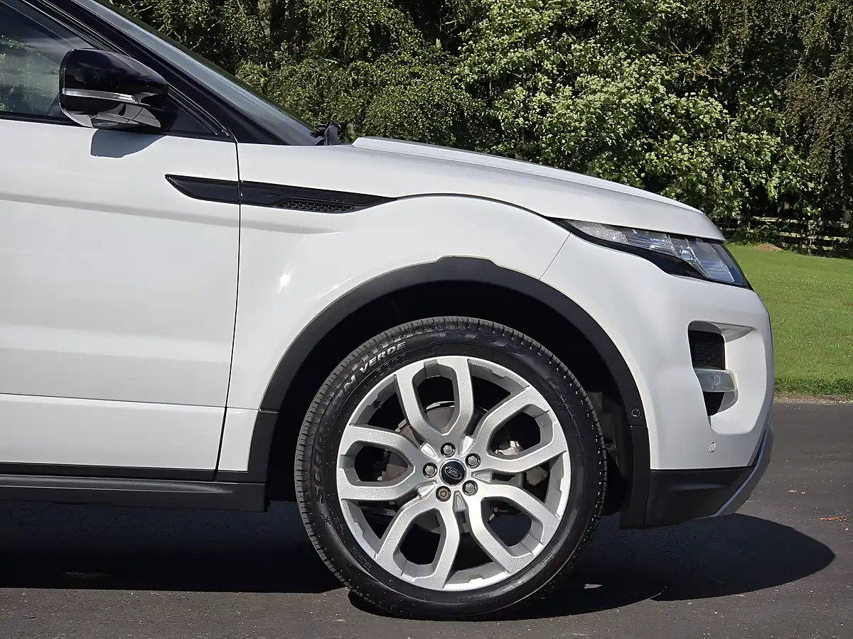 Used 2013 Land Rover Range Rover Evoque Dynamic White - Interior and Exterior details 11