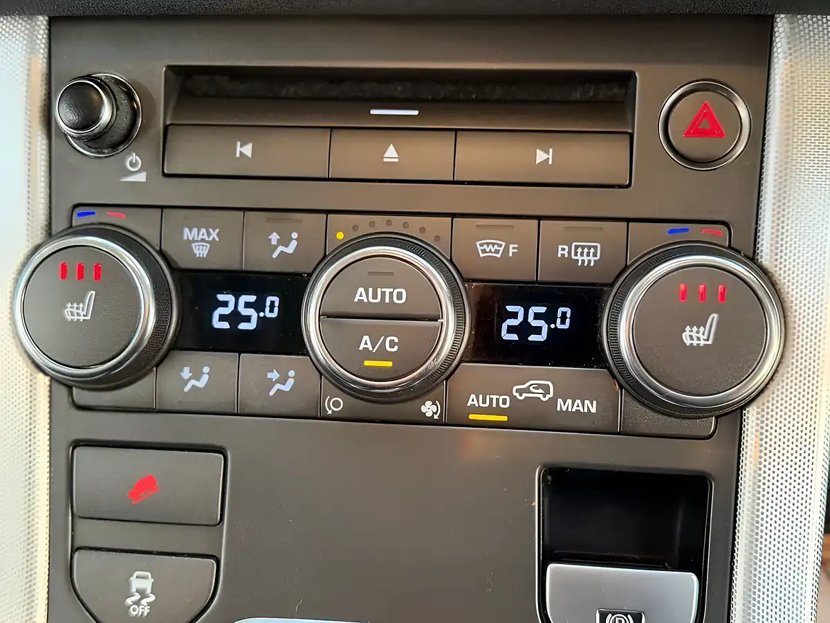 Used 2013 Land Rover Range Rover Evoque Dynamic White - Interior and Exterior details 12