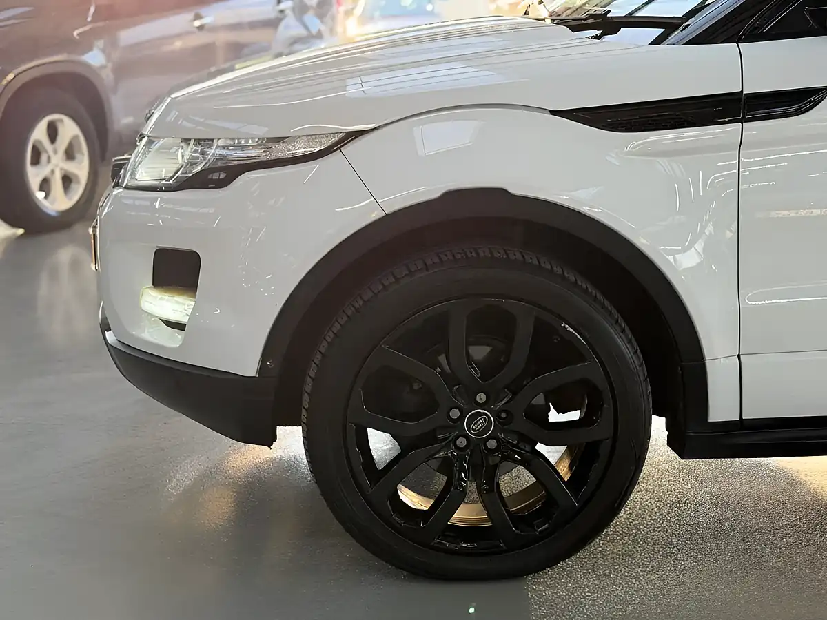 Used 2013 Land Rover Range Rover Evoque Dynamic White - Interior and Exterior details 9