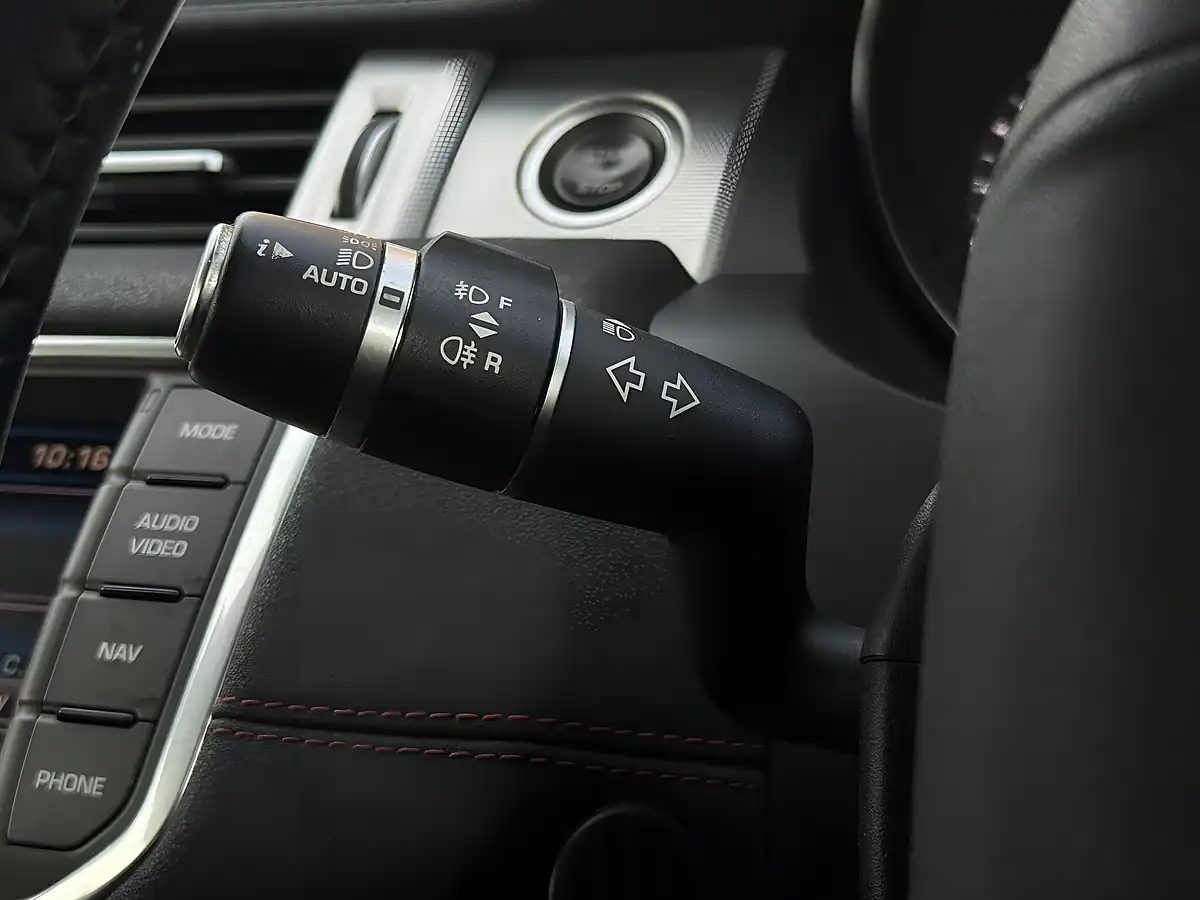 Used 2013 Land Rover Range Rover Evoque Dynamic White - Interior and Exterior details 13