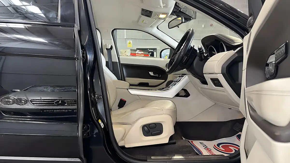 Used 2013 Land Rover Range Rover Evoque Prestige Black - Interior and Exterior details 10