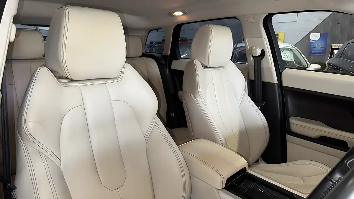 Used 2013 Land Rover Range Rover Evoque Prestige Black - Interior and Exterior details 12
