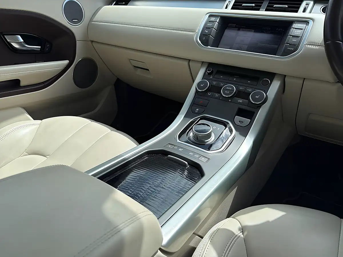 Used 2013 Land Rover Range Rover Evoque Prestige Red - Interior and Exterior details 12