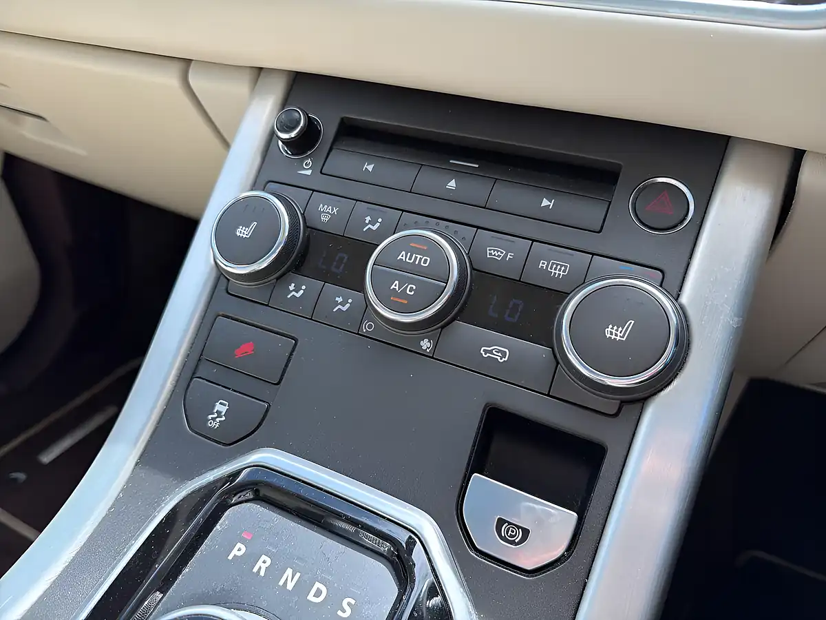 Used 2013 Land Rover Range Rover Evoque Prestige Red - Interior and Exterior details 13